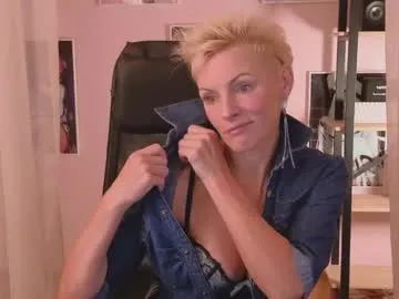 Runarunapi – webcam model profile photo Image 5