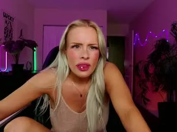 luvlivvyy – webcam model profile photo Image 5
