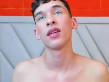 travonidas – webcam model profile photo Image 4