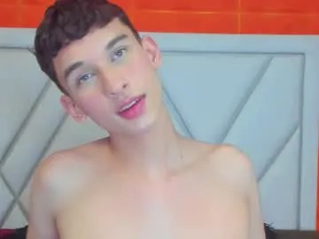 travonidas – webcam model profile photo Image 6