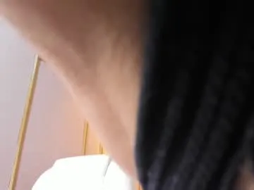 Runarunapi – webcam model profile photo Image 10