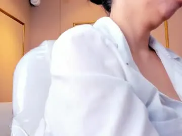 Runarunapi – webcam model profile photo Image 18