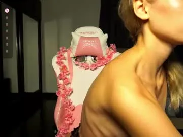 TrenaAnne – webcam model profile photo Image 17