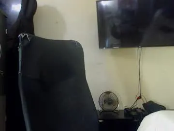 travonidas – webcam model profile photo Image 17