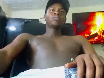 travonidas – webcam model profile photo Image 8