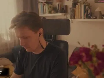 travonidas – webcam model profile photo Image 3