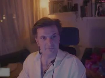 travonidas – webcam model profile photo Image 4