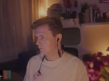 travonidas – webcam model profile photo Image 5