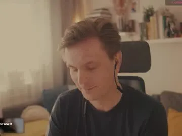 travonidas – webcam model profile photo Image 6