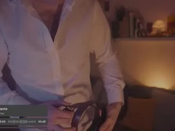 travonidas – webcam model profile photo Image 8