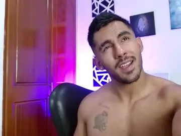 travonidas – webcam model profile photo Image 17