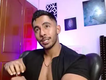 travonidas – webcam model profile photo Image 18