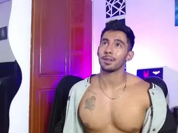 travonidas – webcam model profile photo Image 9