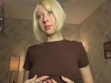 CurlyElisa – webcam model profile photo Image 14