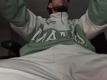 travonidas – webcam model profile photo Image 8