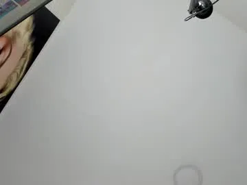 lavetax – webcam model profile photo Image 2