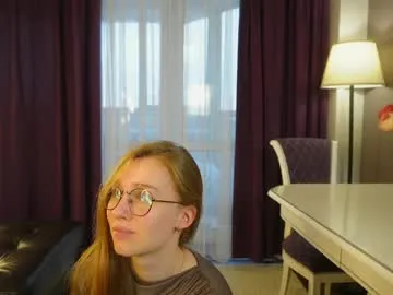 yesonee – webcam model profile photo Image 7