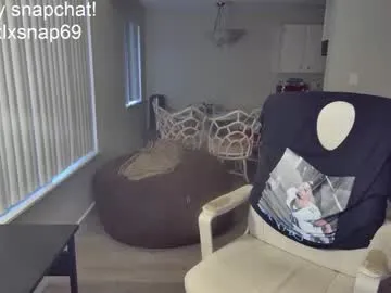 mon1_day – webcam model profile photo Image 8