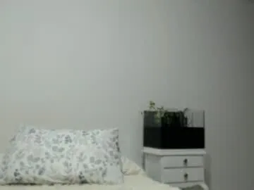 STRIP_GLOW – webcam model profile photo Image 17