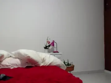 STRIP_GLOW – webcam model profile photo Image 6