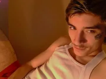 IORio2 – webcam model profile photo Image 6