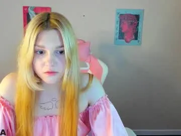 Runarunapi – webcam model profile photo Image 3