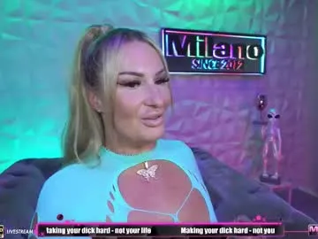 Runarunapi – webcam model profile photo Image 12