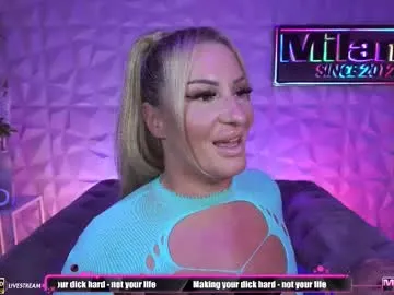 Runarunapi – webcam model profile photo Image 13