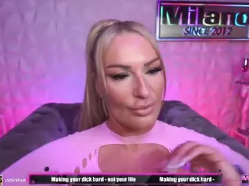 Runarunapi – webcam model profile photo Image 4