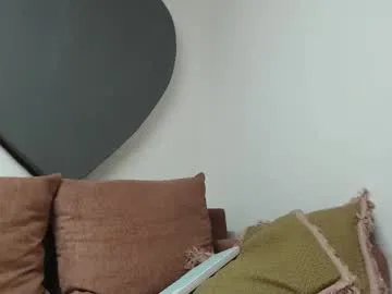 Runarunapi – webcam model profile photo Image 5