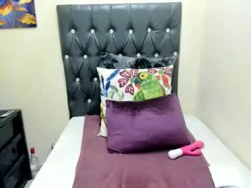 Runarunapi – webcam model profile photo Image 16