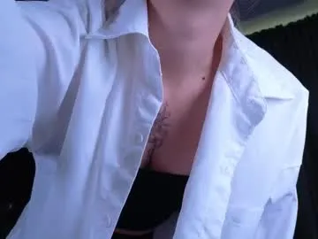 Bllowjoyy – webcam model profile photo Image 3