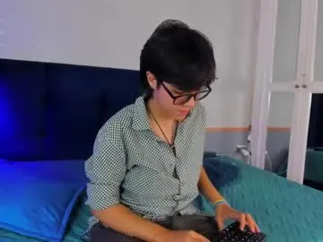 MOMO_ROSE – webcam model profile photo Image 3