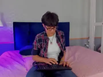 MOMO_ROSE – webcam model profile photo Image 4