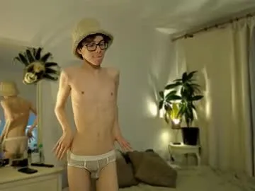 emyii – webcam model profile photo Image 9