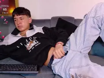 travonidas – webcam model profile photo Image 3