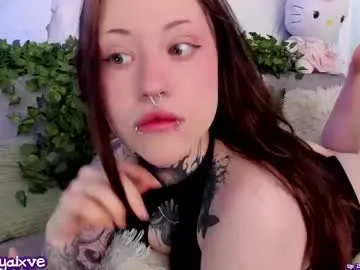 Runarunapi – webcam model profile photo Image 2