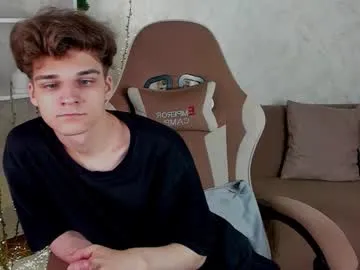 AAASuck – webcam model profile photo Image 2