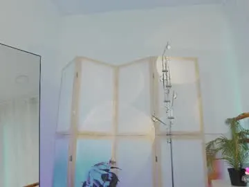 Runarunapi – webcam model profile photo Image 10