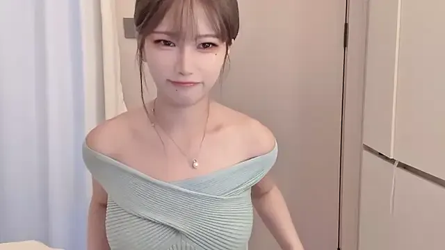 HottCandy21 – webcam model profile photo Image 6