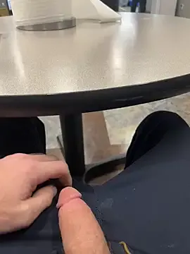 mon1_day – webcam model profile photo Image 9