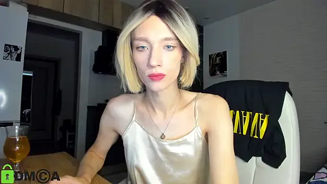 lavetax – webcam model profile photo Image 8