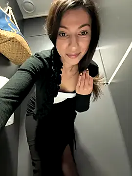 sary_hott – webcam model profile photo Image 9