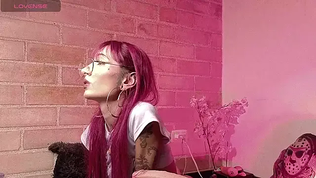 go_little_rockstar – webcam model profile photo Image 5