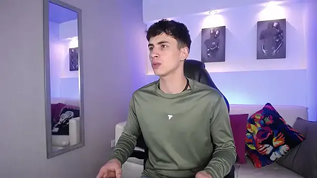 travonidas – webcam model profile photo Image 13