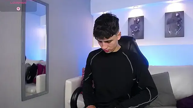 travonidas – webcam model profile photo Image 17