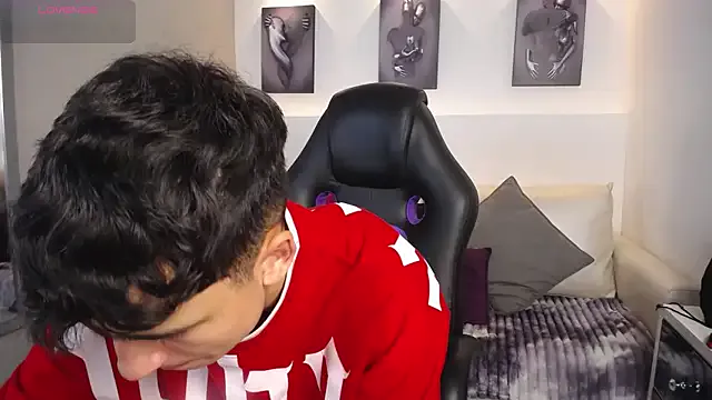 travonidas – webcam model profile photo Image 19