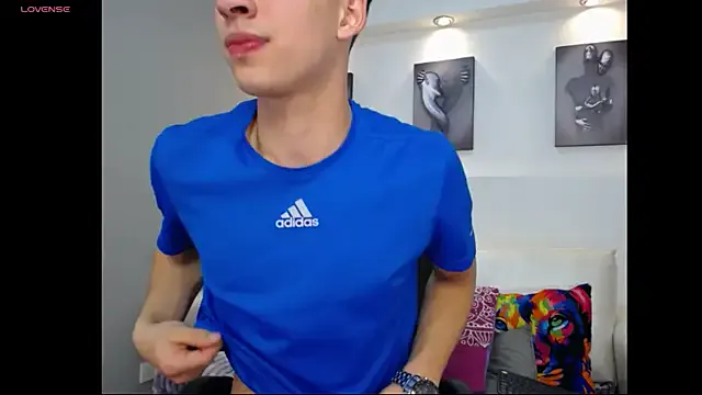 travonidas – webcam model profile photo Image 2