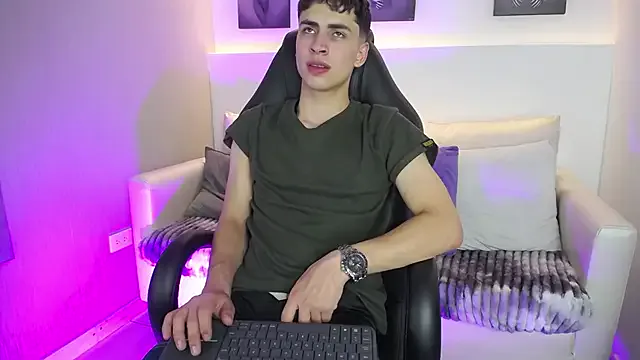 travonidas – webcam model profile photo Image 7