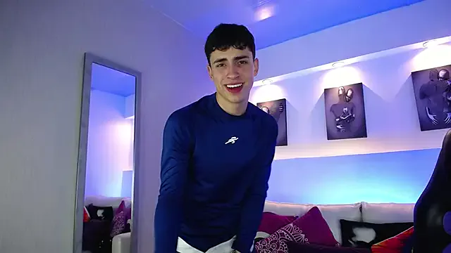 travonidas – webcam model profile photo Image 9